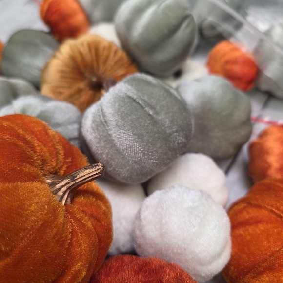 Velvet Pumpkin Decor Set - Picture 5 of 6